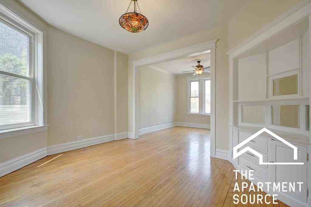 2241 W 21st St #2 - Photo 3 of 37