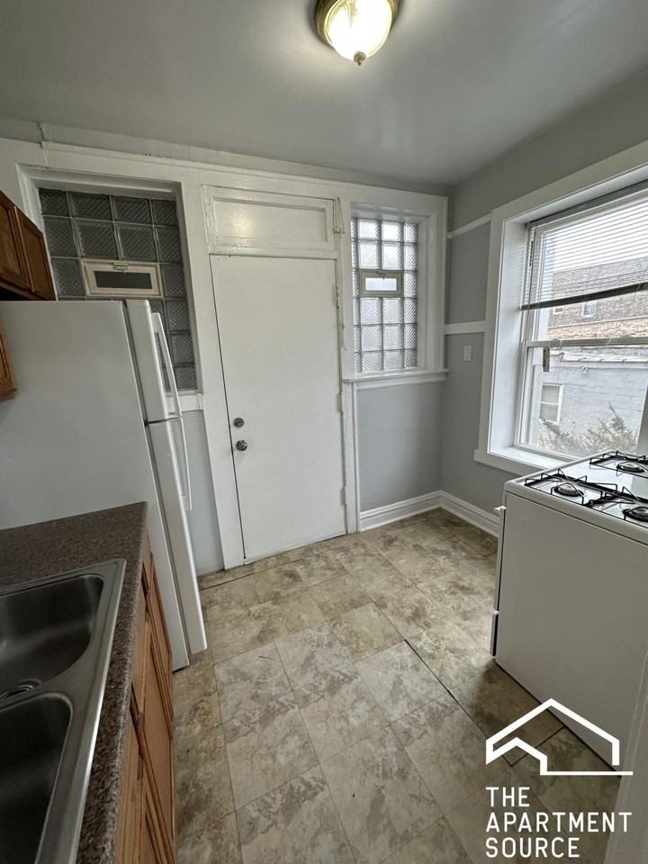 5912 W 26th St #3A - Photo 6 of 12