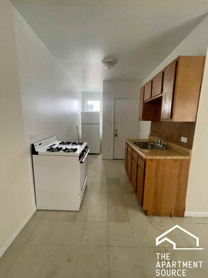 5011 W Cermak Rd #19 - Photo 4 of 8