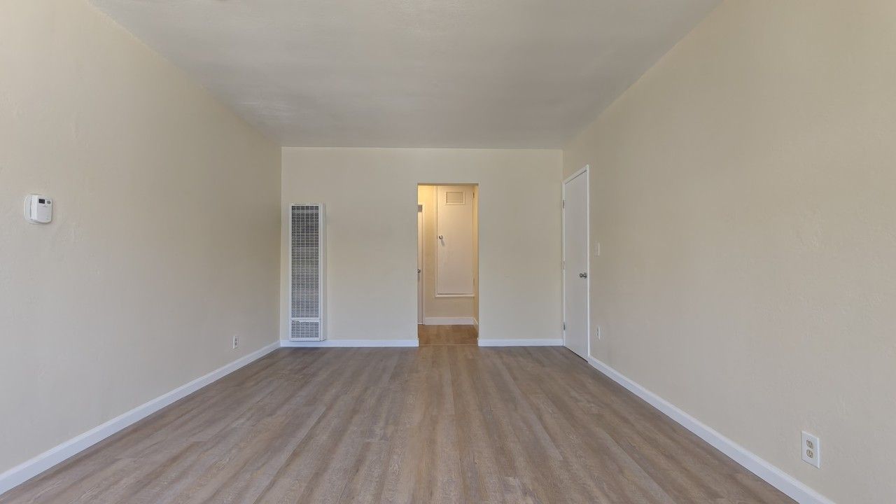 10223 Darby Ave #4 - Photo 3 of 11