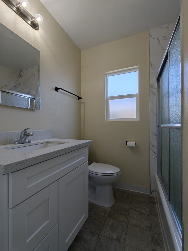 10223 Darby Ave #4 - Photo 5 of 11