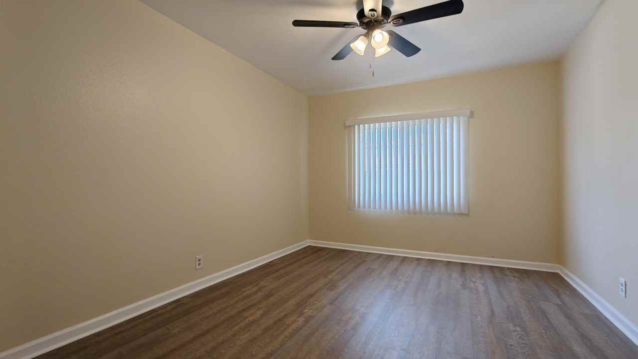 10223 Darby Ave #4 - Photo 7 of 11