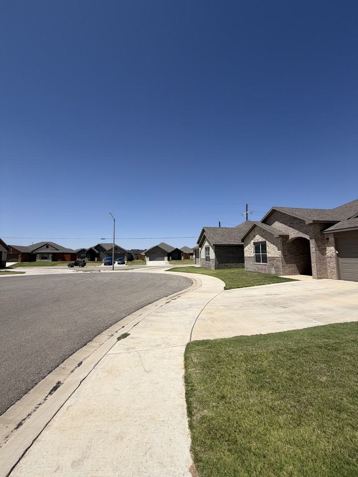 5803 Waverly Ave - Photo 3 of 23