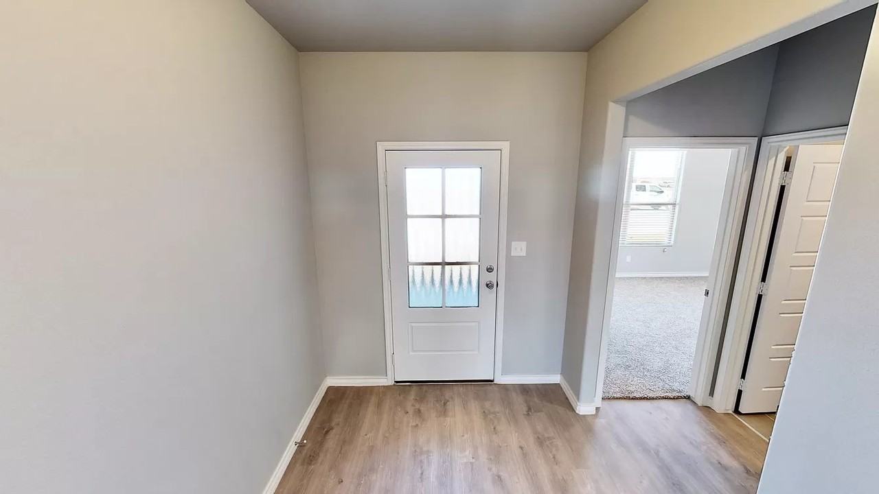 5803 Waverly Ave - Photo 4 of 23