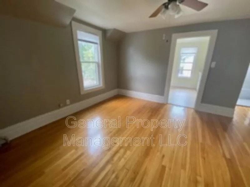 909 1/2 Barland St - Photo 2 of 18