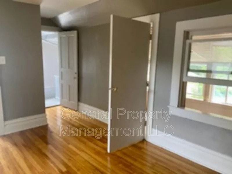 909 1/2 Barland St - Photo 3 of 18