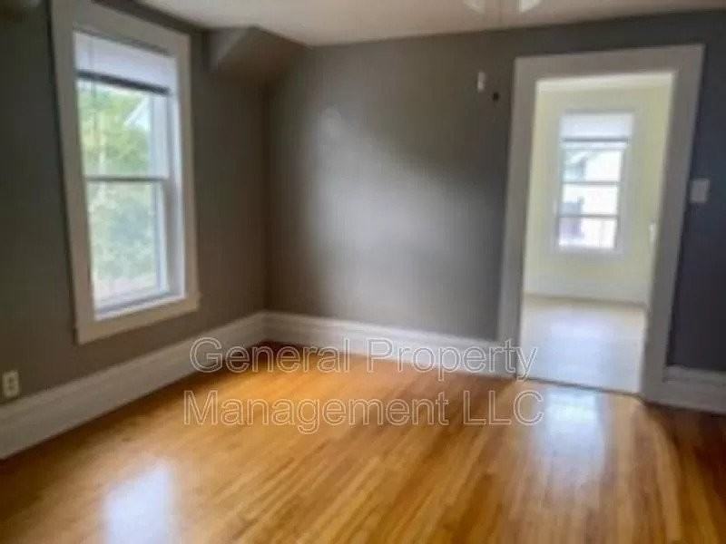 909 1/2 Barland St - Photo 4 of 18