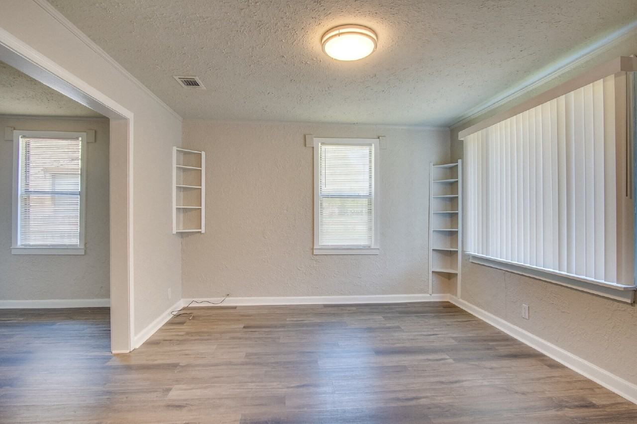 1016 W Maxwell St - Photo 2 of 17