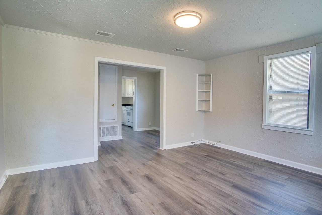 1016 W Maxwell St - Photo 3 of 17
