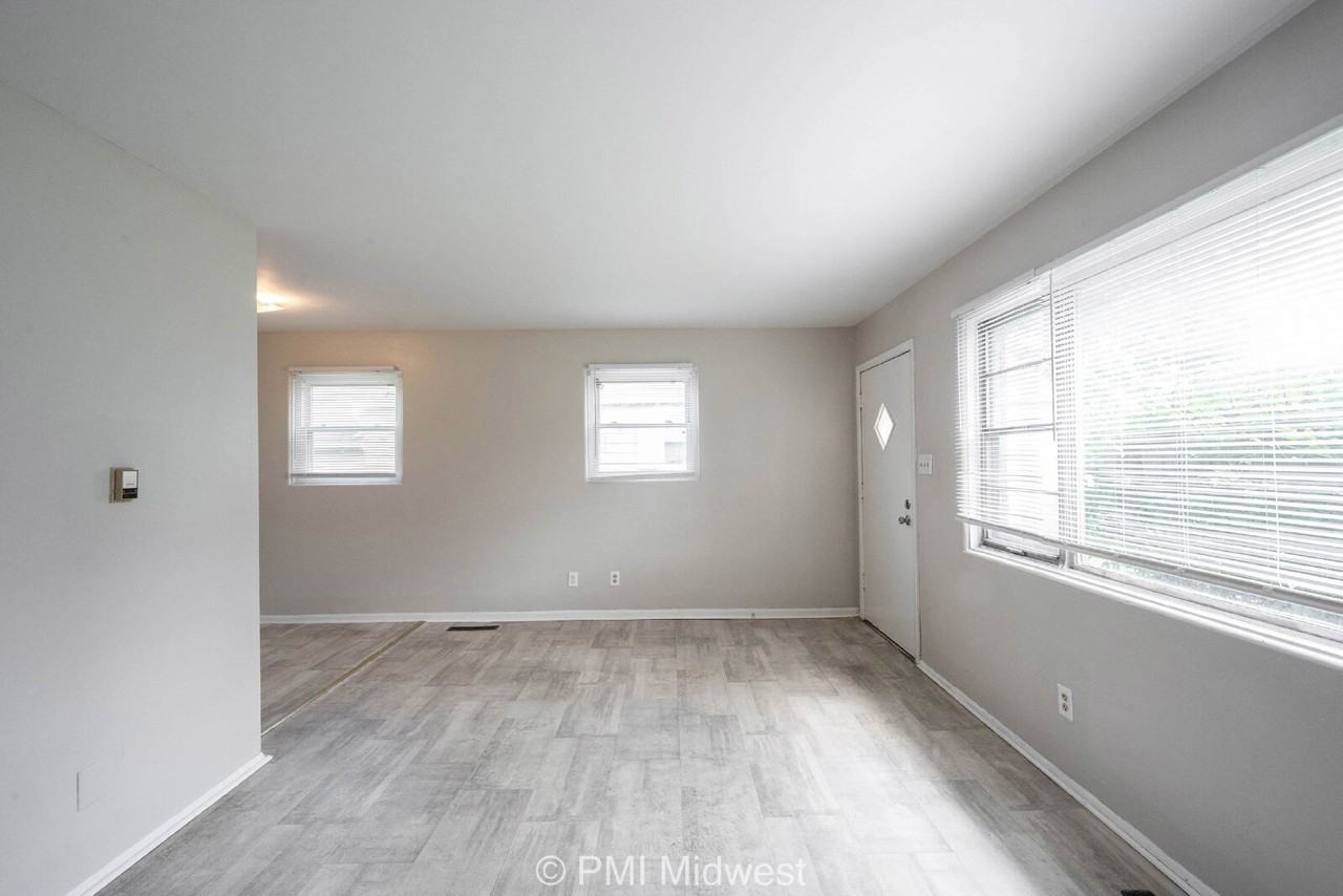 5820 Grandview Dr - Photo 3 of 24