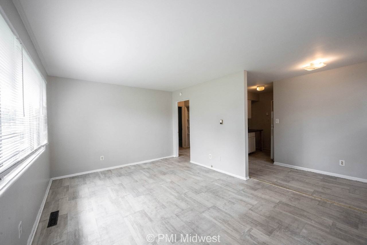 5820 Grandview Dr - Photo 4 of 24