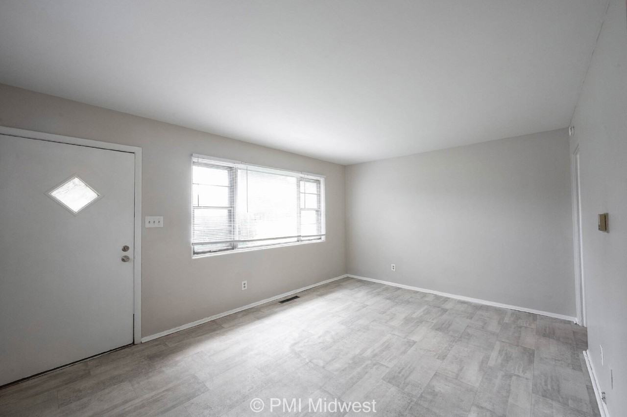5820 Grandview Dr - Photo 5 of 24