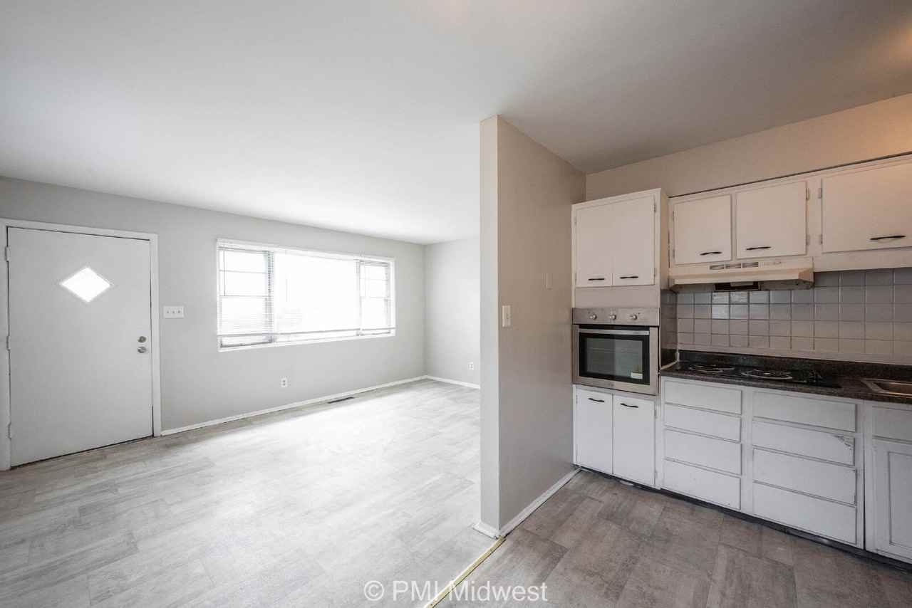 5820 Grandview Dr - Photo 7 of 24