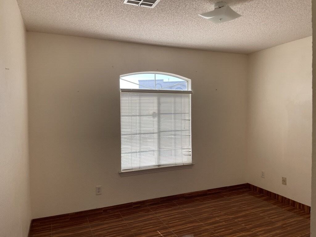 3057 Manny Aguilera Dr - Photo 4 of 32
