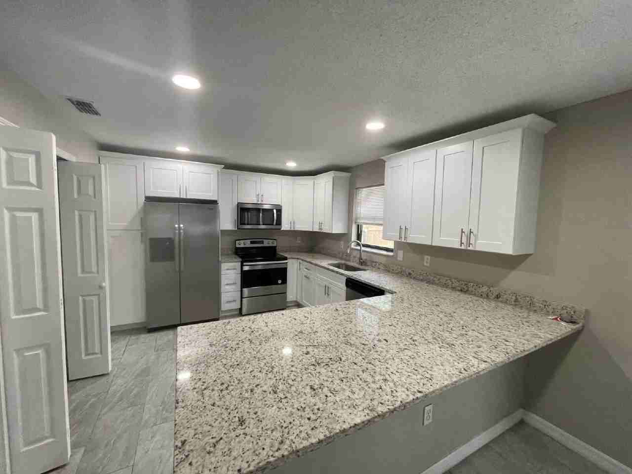 323 W Belmar St - Photo 3 of 8