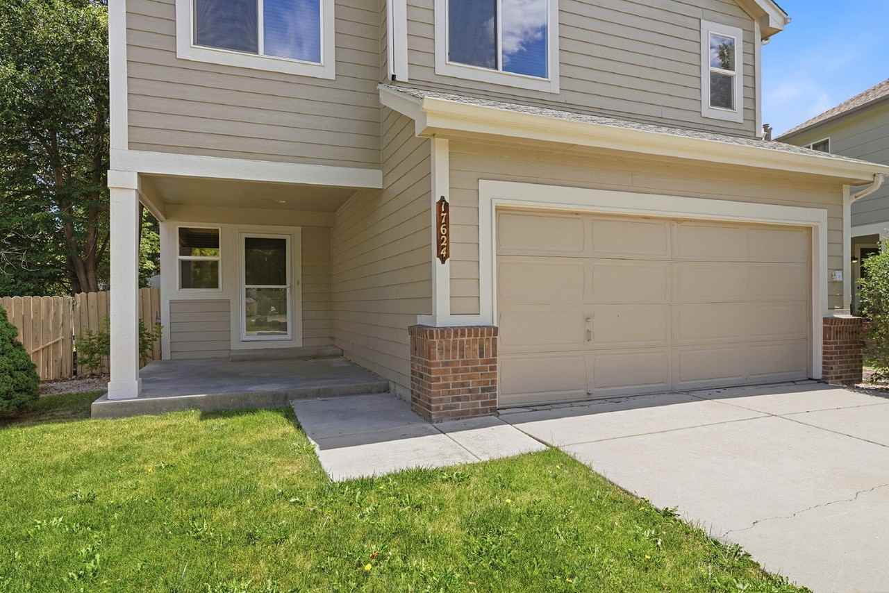 17624 Peyton Dr - Photo 2 of 38