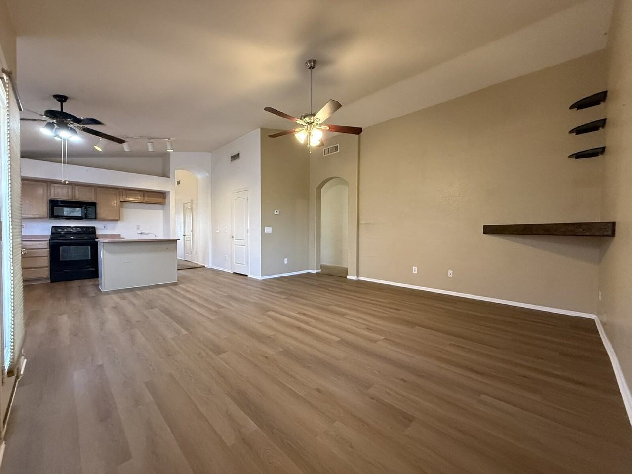 2705 N 109th Ave - Photo 4 of 28
