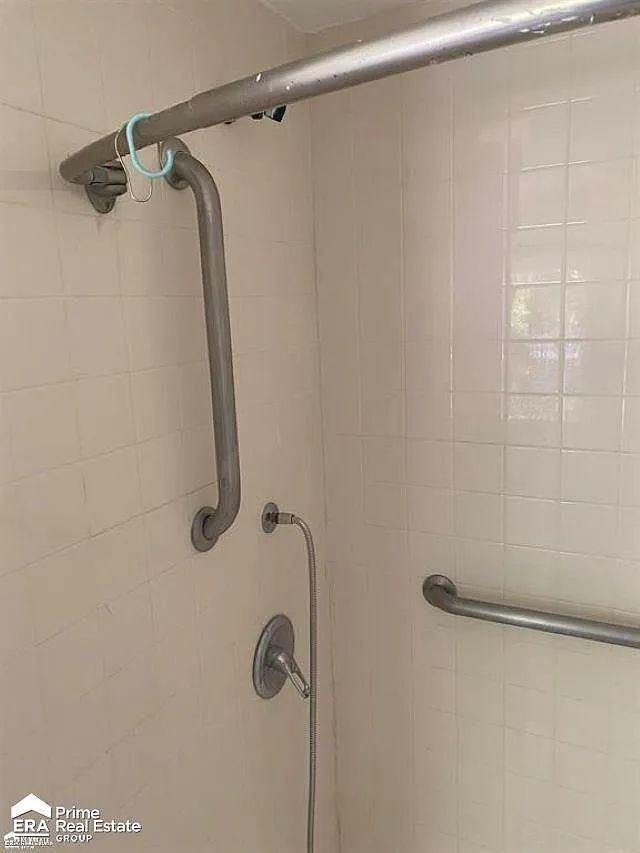 1109 Terry Ave - Photo 2 of 3
