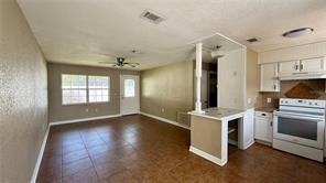 1516 Alabama Ave - Photo 4 of 17