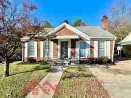 featured image of 135 S Greer St