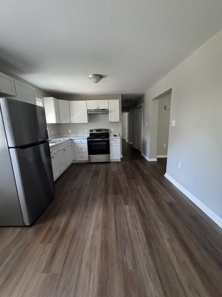 1754 Meadowbrook Ter #B - Photo 2 of 9