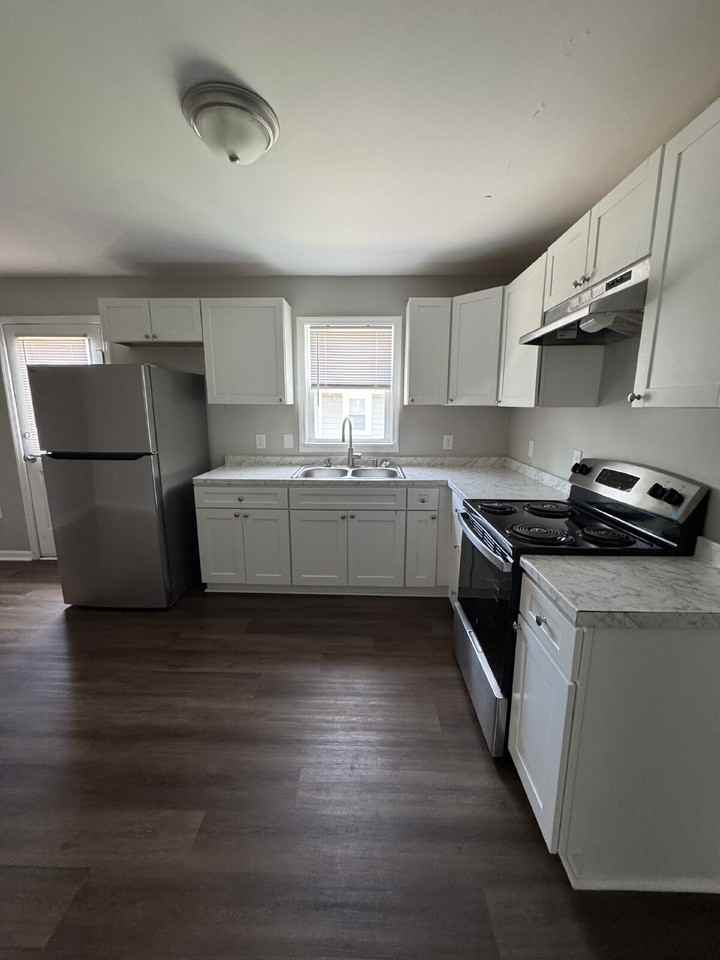 1754 Meadowbrook Ter #B - Photo 4 of 9