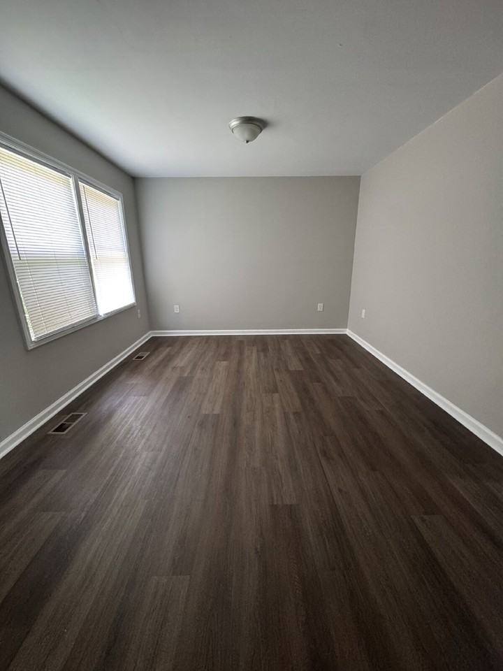 1754 Meadowbrook Ter #B - Photo 5 of 9