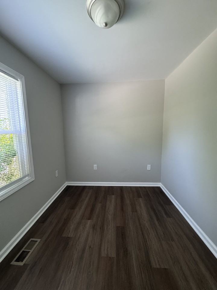 1754 Meadowbrook Ter #B - Photo 7 of 9