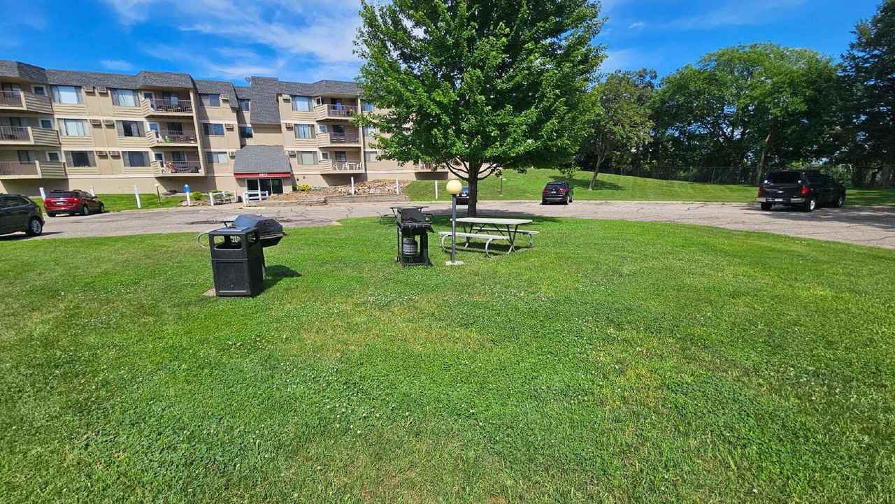 3917 Heritage Hills Dr - Photo 3 of 15