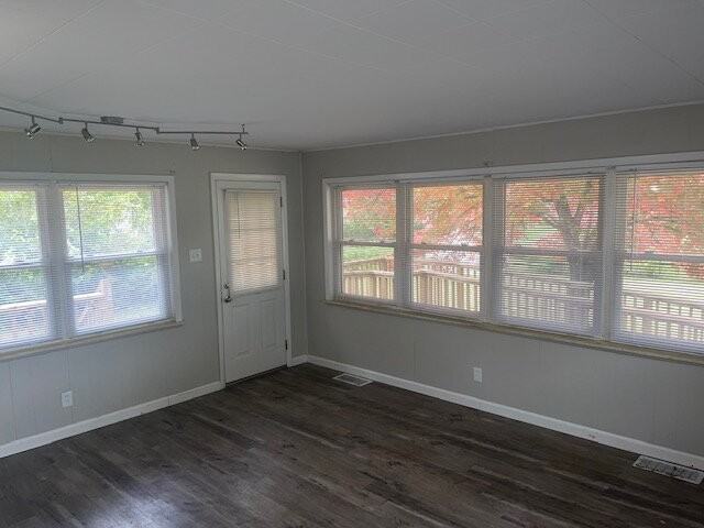 290 Eldorado Dr - Photo 2 of 11