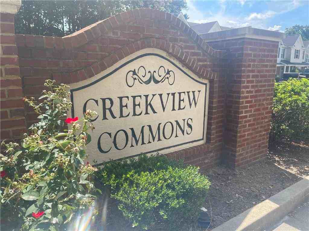 5322 Creekview Ln - Photo 2 of 12