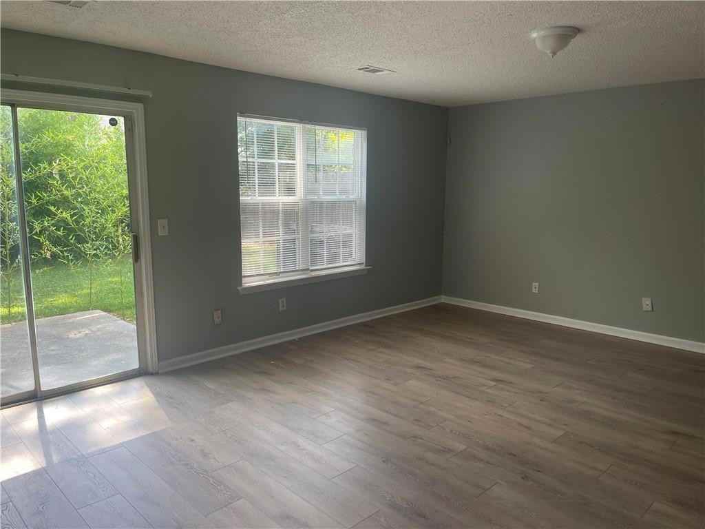 5322 Creekview Ln - Photo 4 of 12
