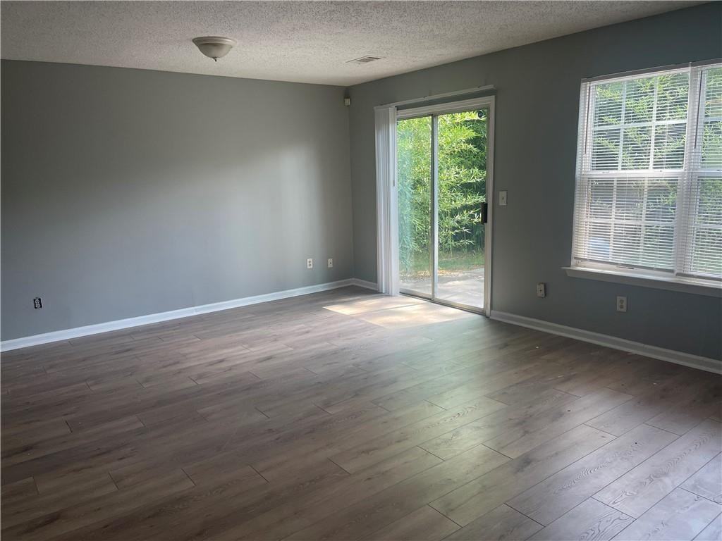 5322 Creekview Ln - Photo 5 of 12