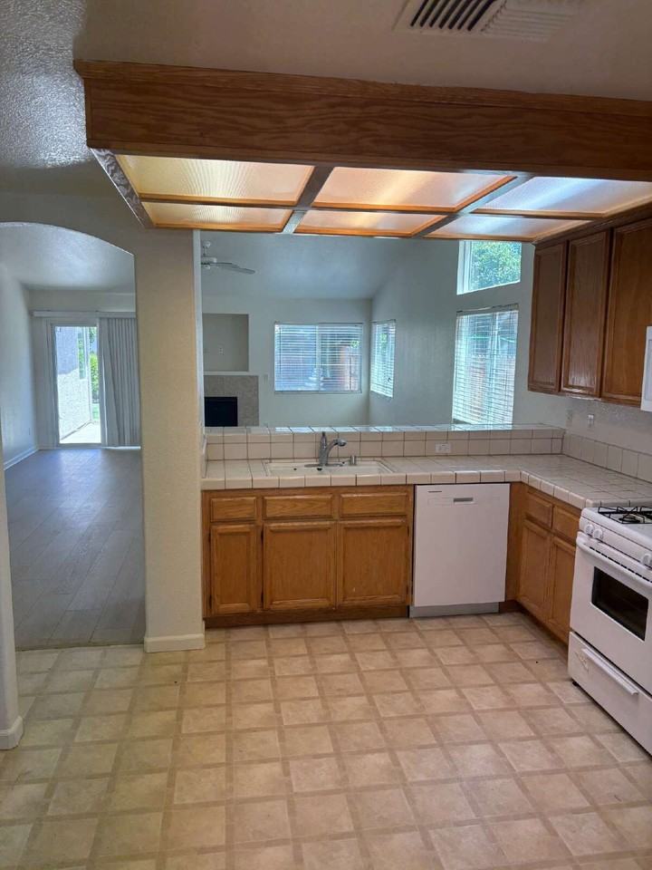 9829 Lucca Way - Photo 5 of 22