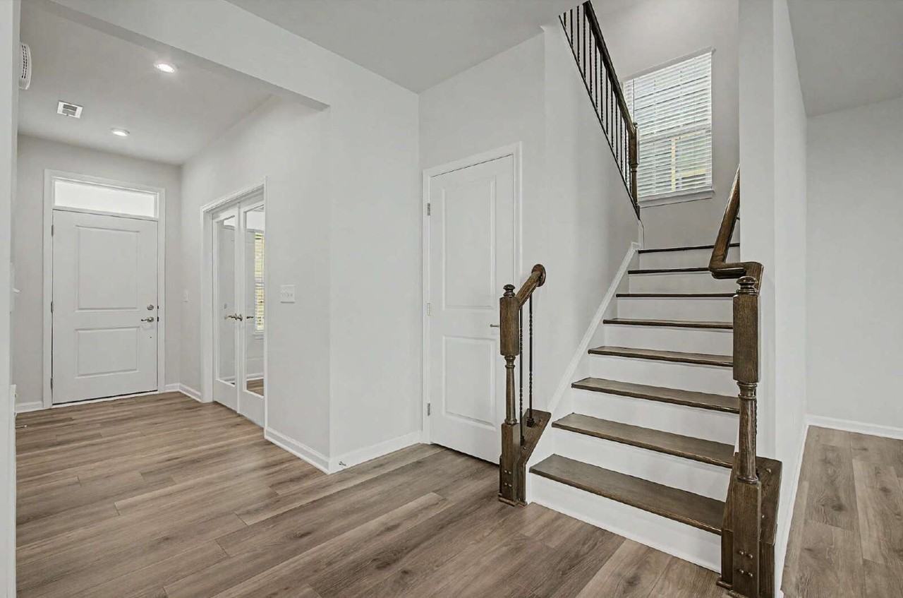 1621 Crimson Leaf Ln - Photo 6 of 48