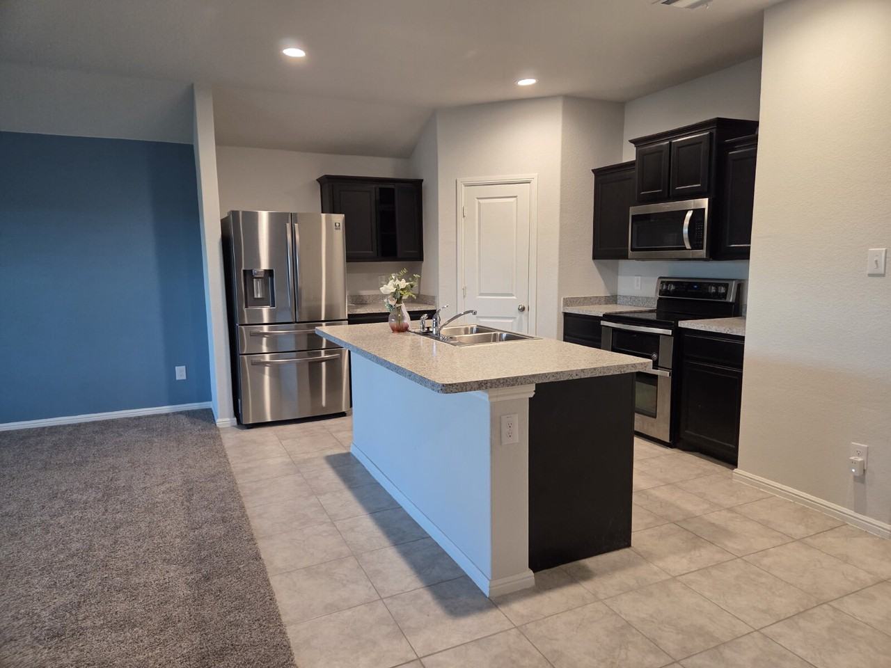 3128 Winoak Dr - Photo 3 of 21