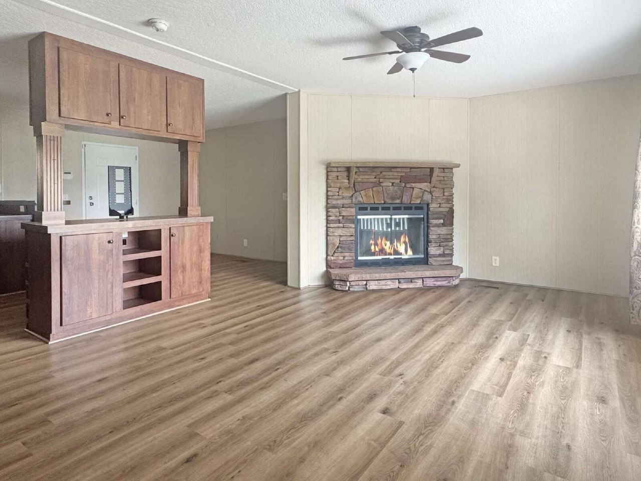 2496 Venture Dr - Photo 3 of 16