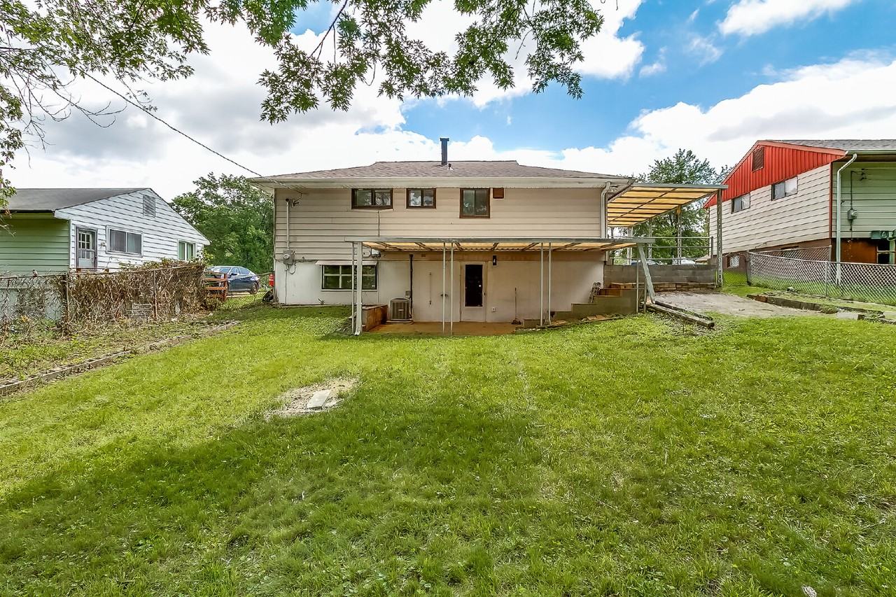 5685 Parchester Dr - Photo 4 of 24
