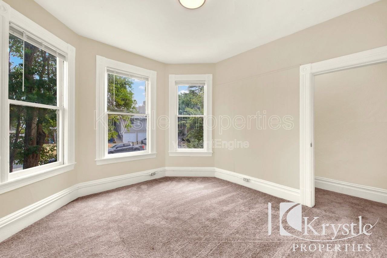 709 Carolina St - Photo 7 of 19