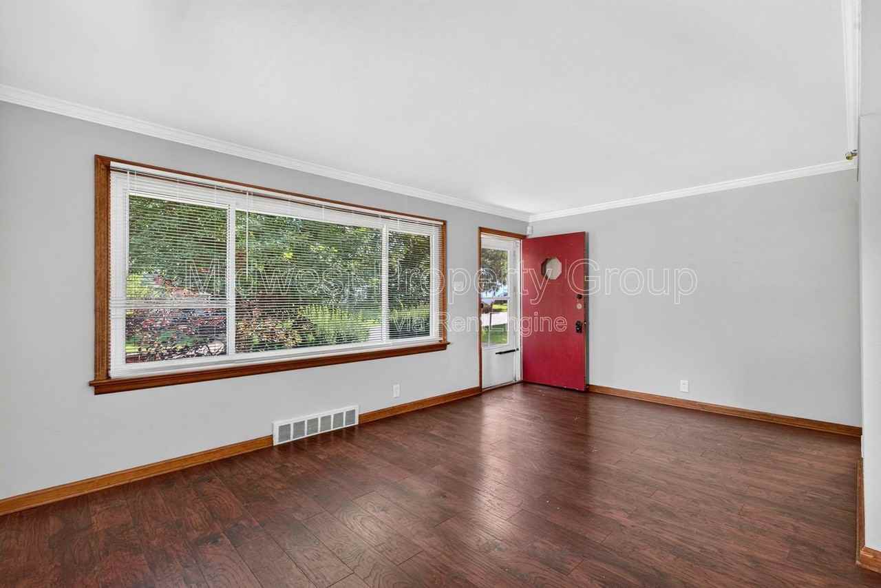 1427 Attica Dr - Photo 3 of 24