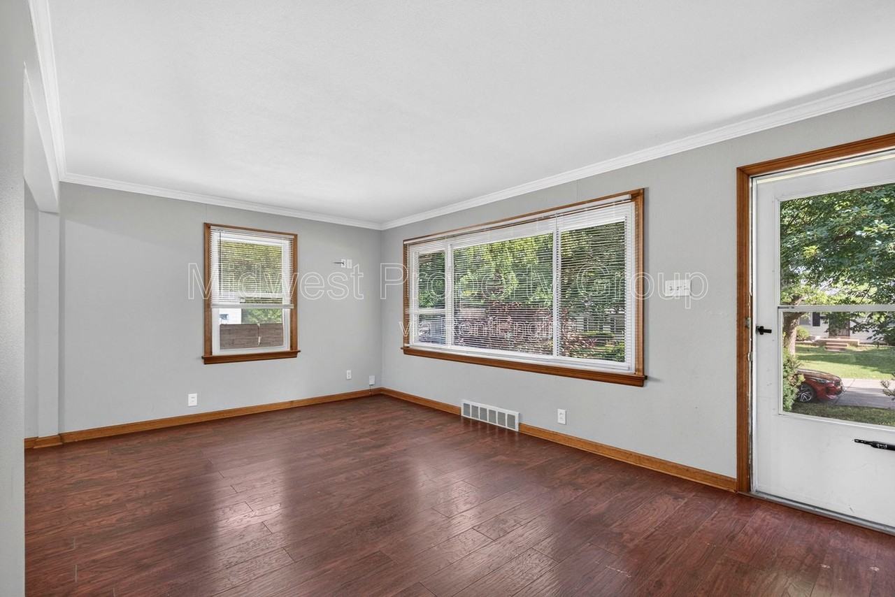 1427 Attica Dr - Photo 4 of 24
