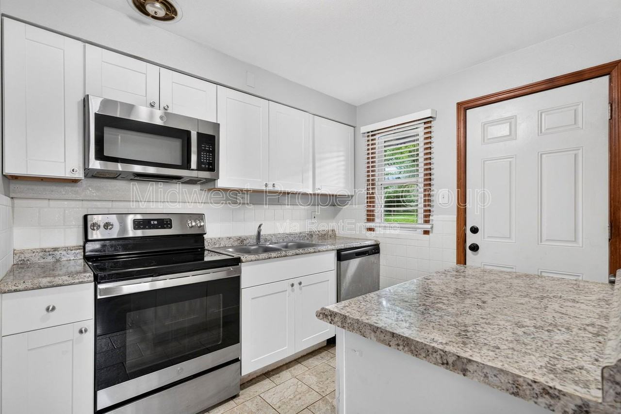 1427 Attica Dr - Photo 6 of 24