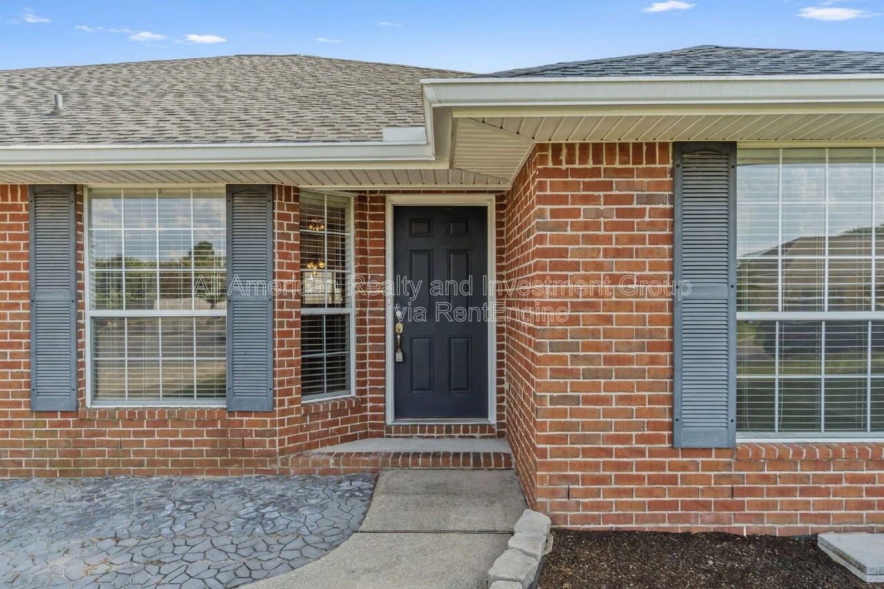203 Citadel Ln - Photo 3 of 33