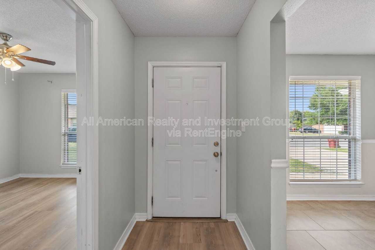 203 Citadel Ln - Photo 4 of 33