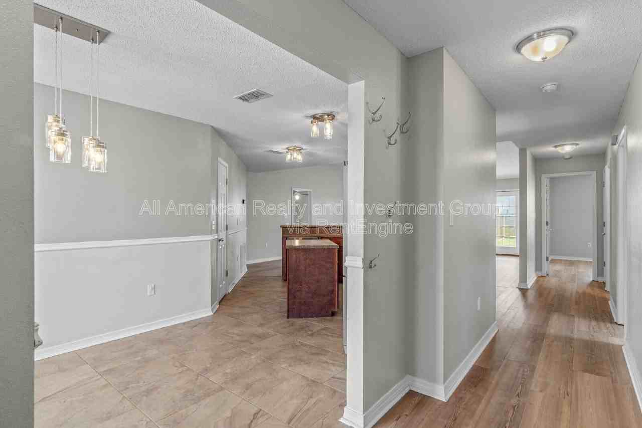 203 Citadel Ln - Photo 5 of 33