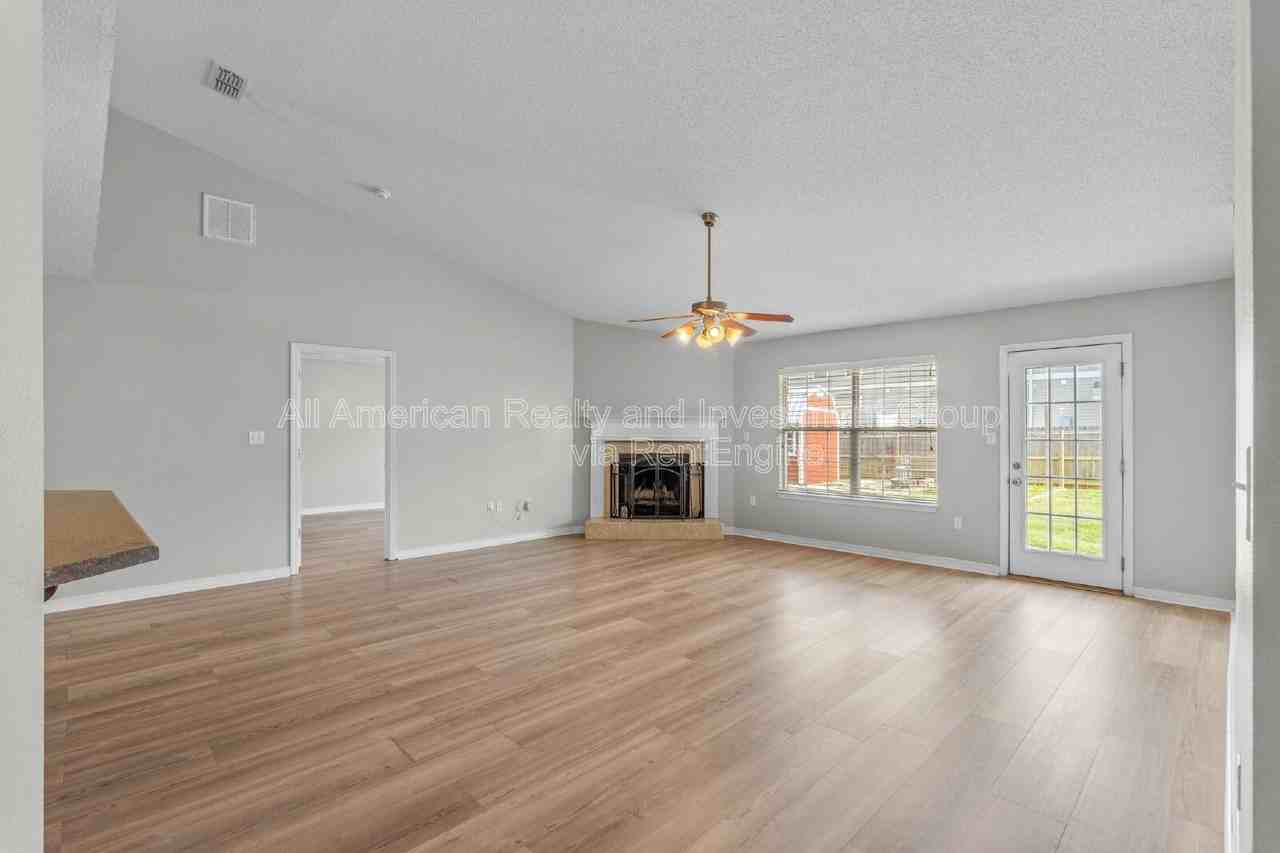 203 Citadel Ln - Photo 6 of 33