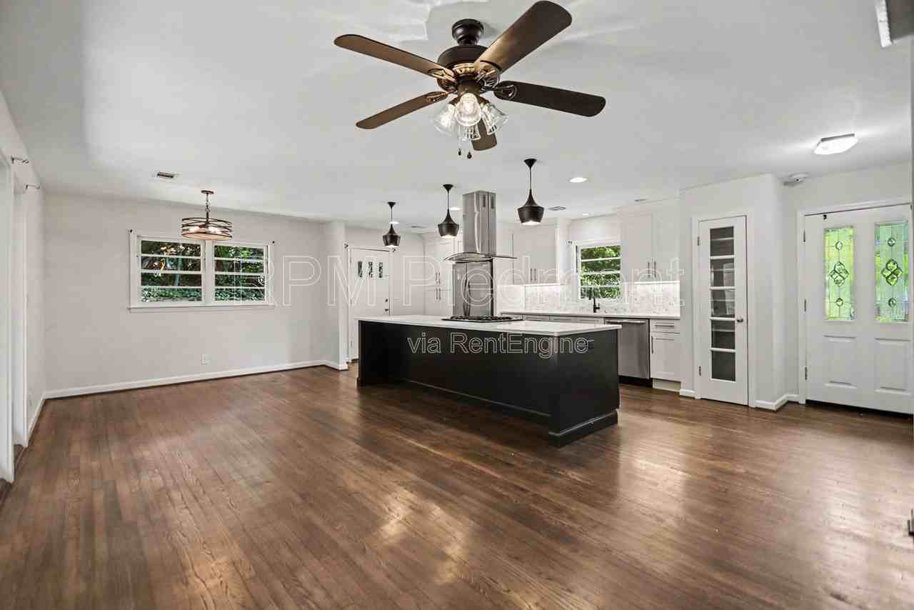 1903 Winthrop Dr Se - Photo 2 of 32