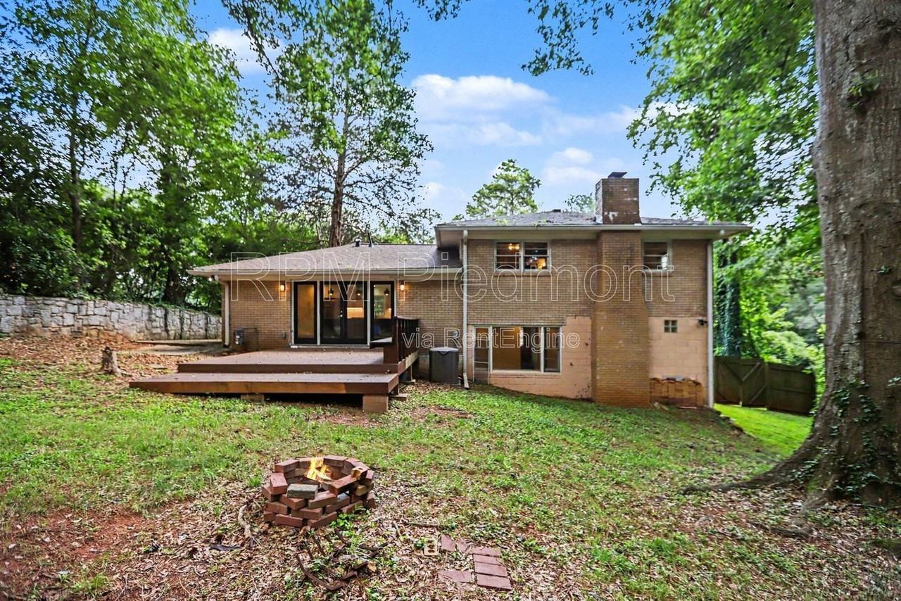 1903 Winthrop Dr Se - Photo 4 of 32