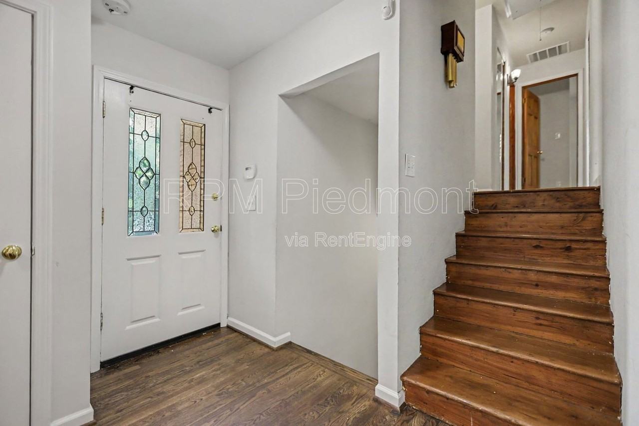 1903 Winthrop Dr Se - Photo 6 of 32
