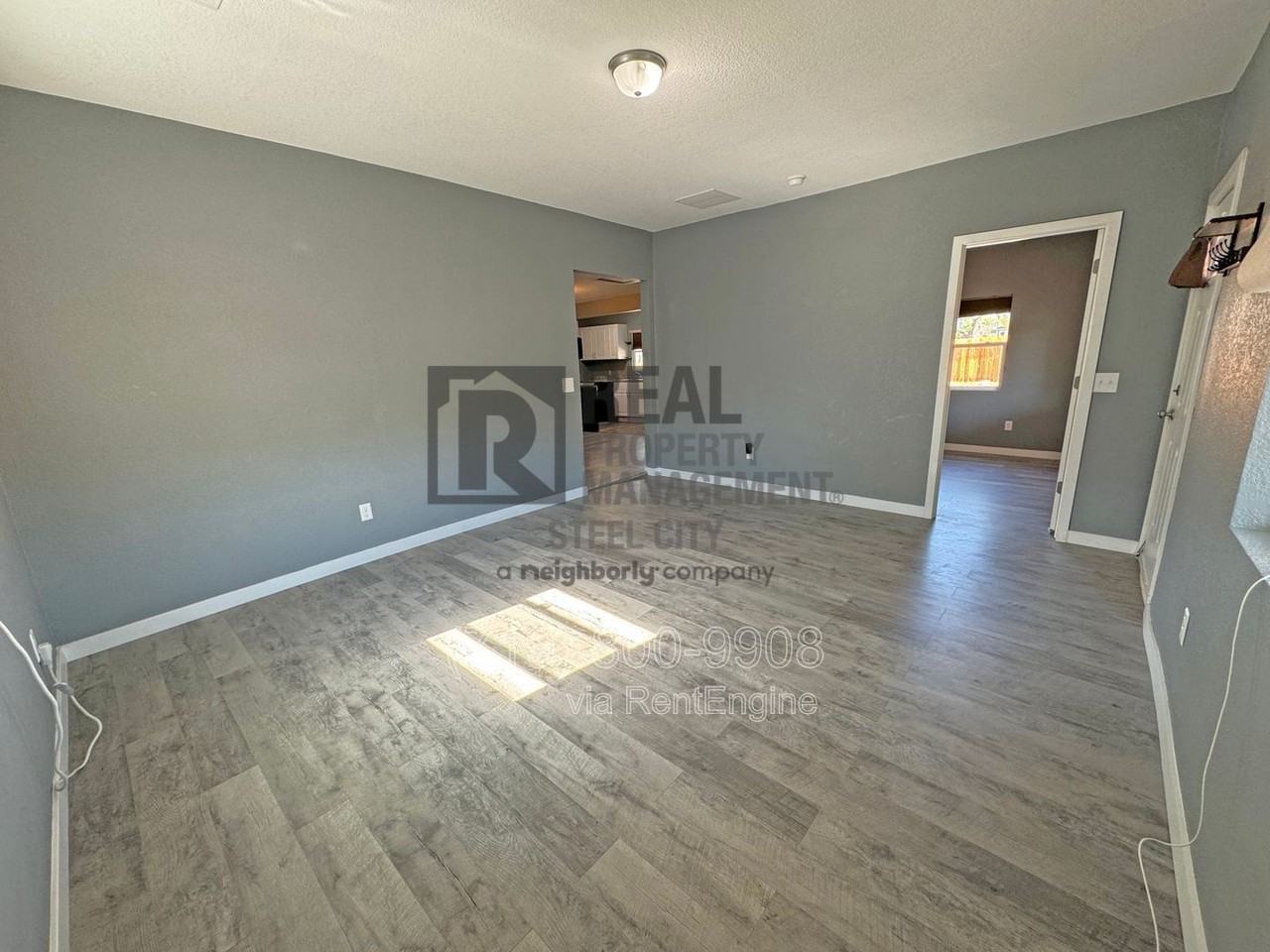1012 W 11th St - Photo 6 of 26